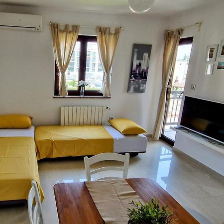 Apartments Villa Alba II 波雷奇 客房 照片
